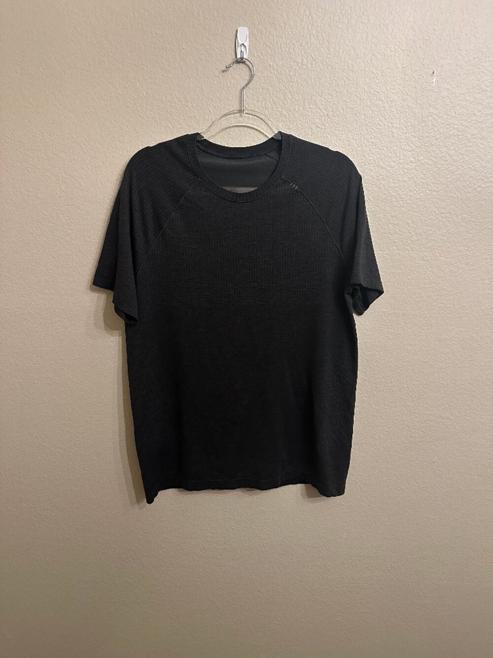 Lululemon EUC Metal Vent Tech Shirt - Dark Charcoal - Picture 2 of 6
